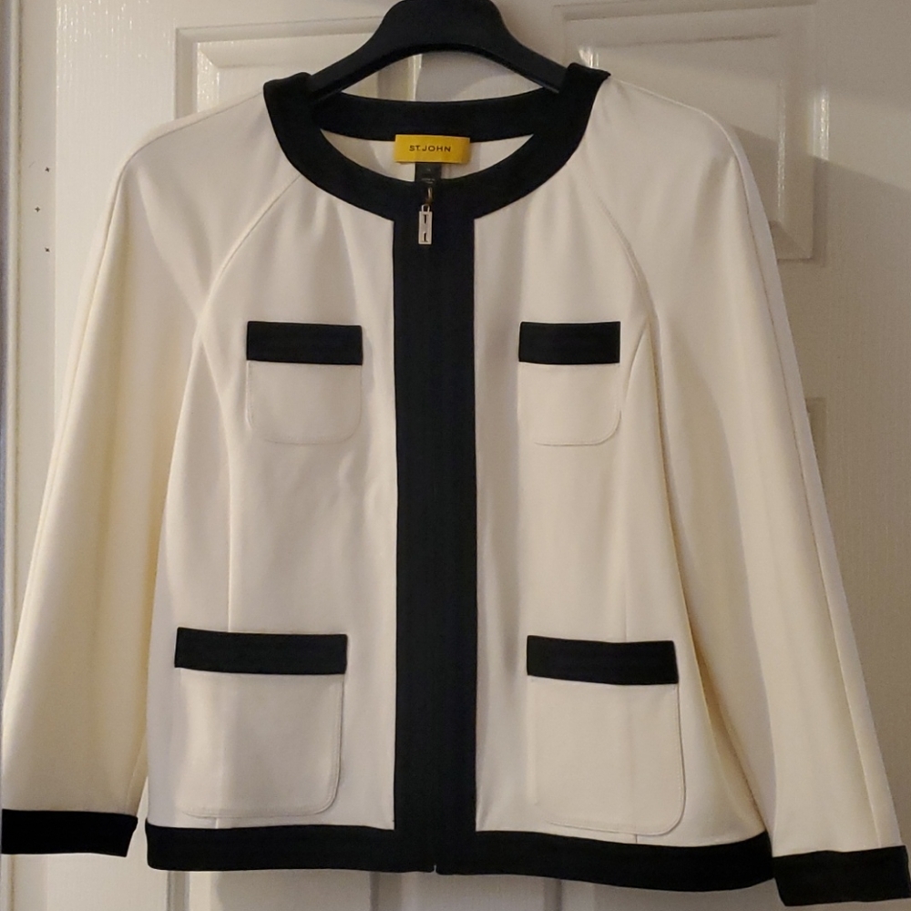 St. John like new Ivory/Blk sz 16 zip up blazer